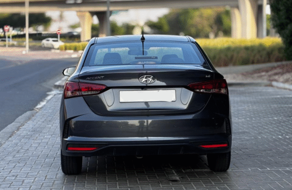 Hyundai Accent - Image 2