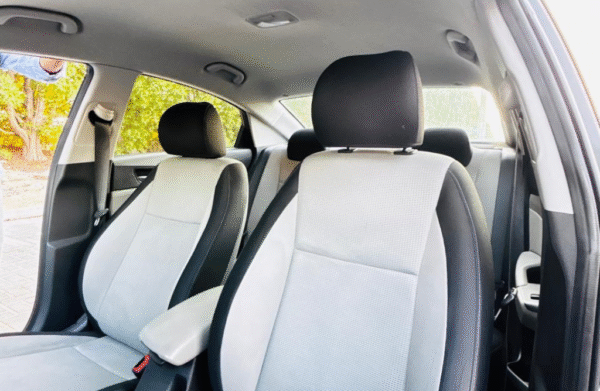 Hyundai Accent - Image 5