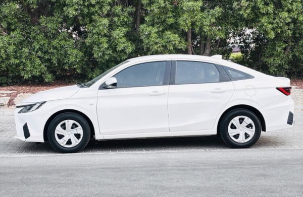 Toyota Yaris - Image 6